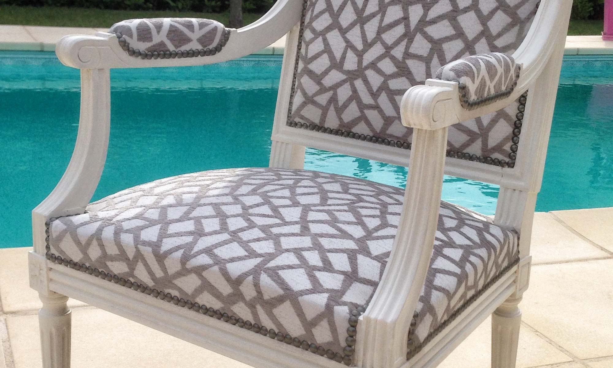 //www.ateliertapisserie.fr/wp-content/uploads/2018/10/fauteuil06.jpg